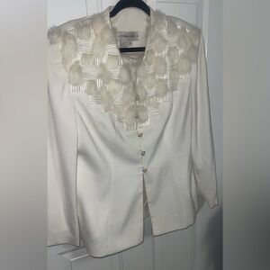 Donnavinci  Ivory Blazer with Textured Fur Details size M/L